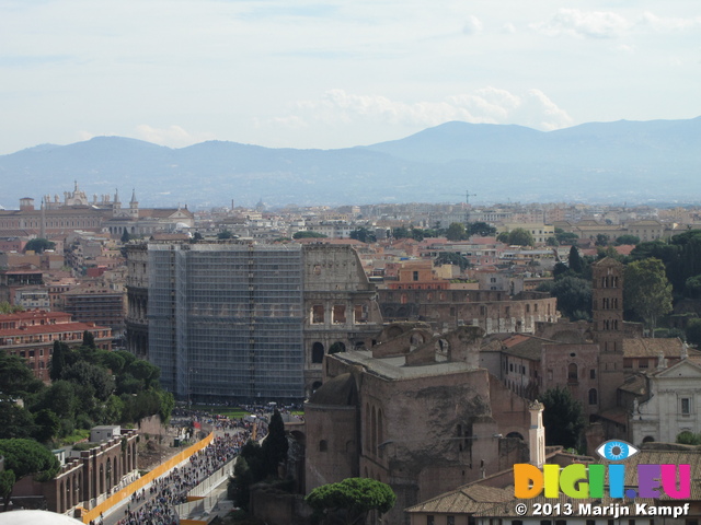 SX31292 Colosseum seen from Altare della Patria